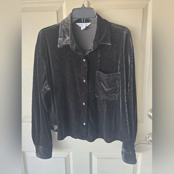 Old Navy Velvety Cropped Shirt Sz Large Black Women Long Sleeves Pockets Grunge - Picture 4 of 11